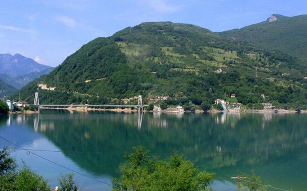 U Jablaničkom jezeru se utopio muškarac