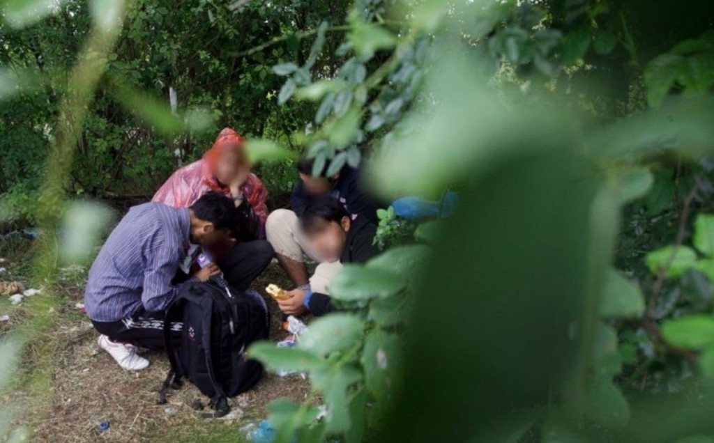 I TO JE BIH Policajci opljačkali migrante