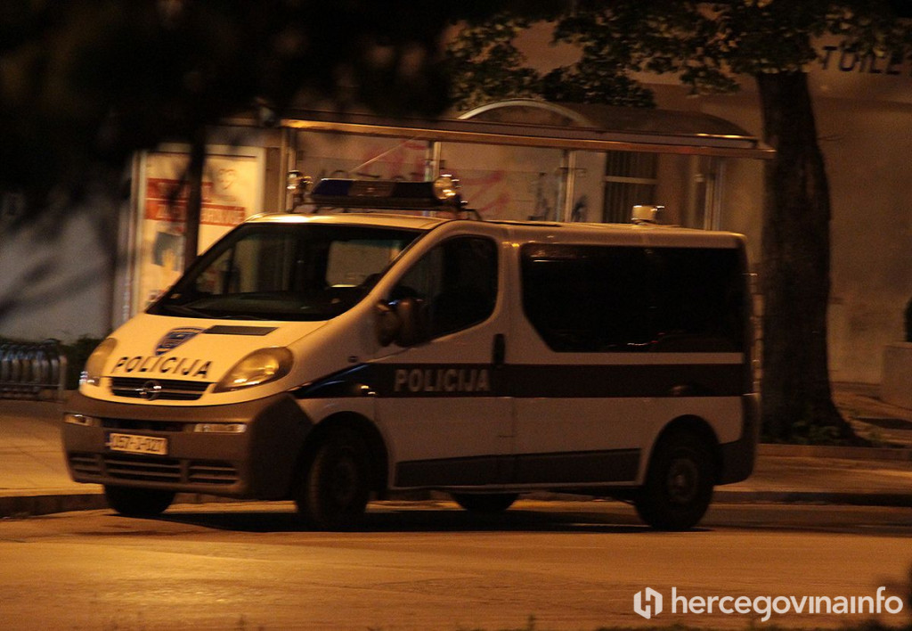NEREDI U MOSTARU Policija prepoznala trojicu napadača