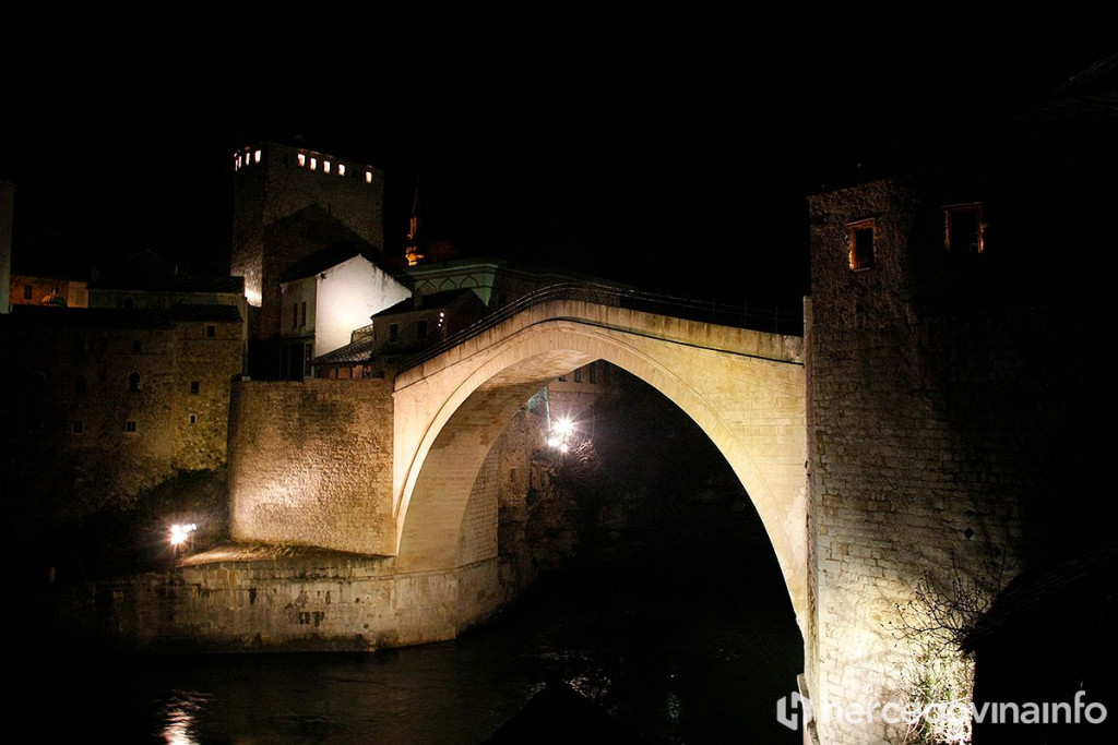 UŽAS U MOSTARU Muškarac skočio sa Starog mosta i nije isplivao
