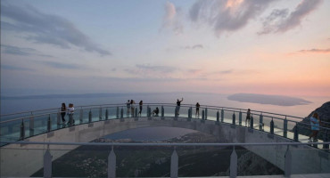 Pogled s Nebeske šetnice na Biokovu je nezaboravan