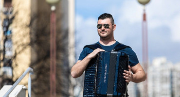 NITKO NIJE HTIO PREPISATI MOJ LISTIĆ Pogledajte što je sve pogodio ovaj harmonikaš za derbi u Maksimiru