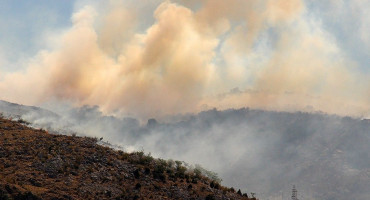 Veliki požar južno od Mostara, vatra zaprijetila i kućama