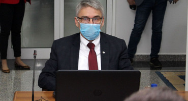 Federalni ministar Salko Bukvarević priključen na respirator