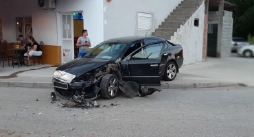 MOSTAR U sudaru tegljača i osobnog vozila ozlijeđena jedna osoba