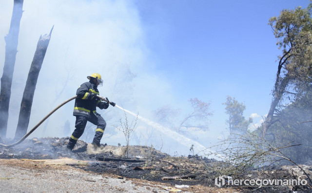 Vatrogasci požar