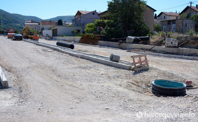 Bijeli Brijeg, Odjel za urbanizam i građenje, stanari