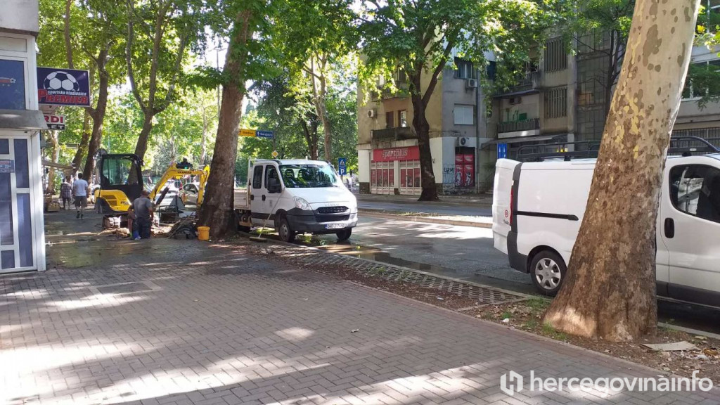 ZAKOPAJ, RASKOPAJ Započela sanacija puknute cijevi u Ulici kralja Tomislava
