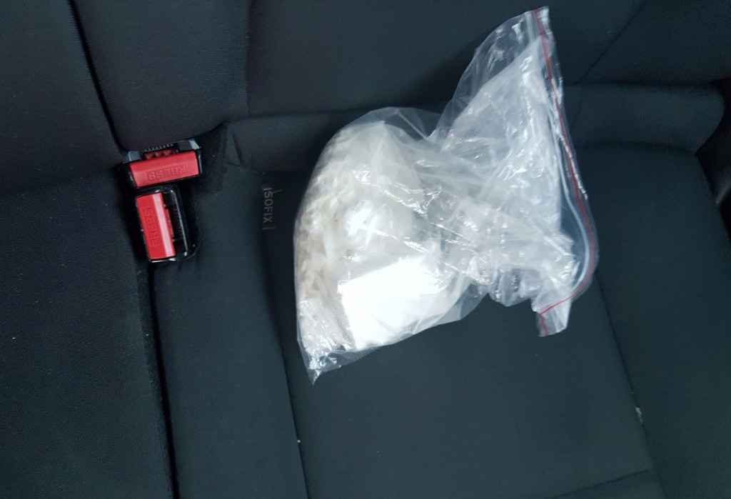 GRUDE Pred policajcima bacio kokain, pa priznao da u stanu ima još