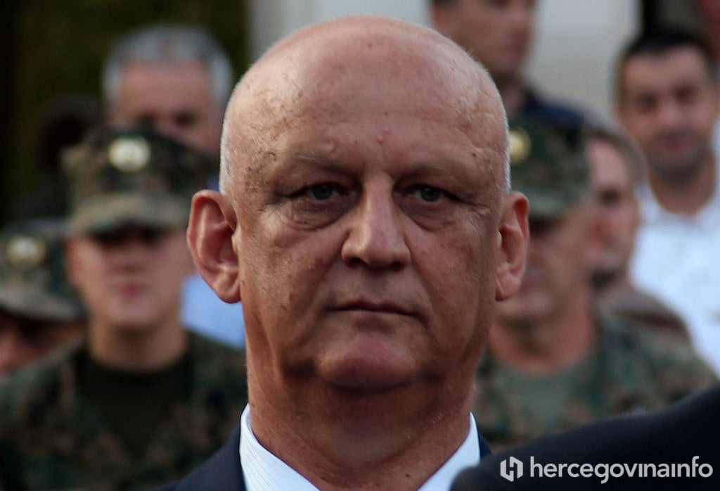 CRNA LISTA Predsjednik Hrvatske se kod Amerikanaca zauzeo za Ljubu Ćesića Rojsa