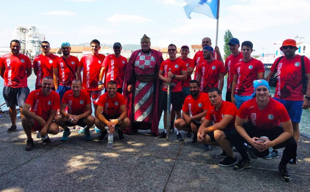 HERCEGOVCI NA MARATONU LAĐA Te subote sam prvi put sjeo u lađu, bila je to najnapornija aktivnost u mom životu