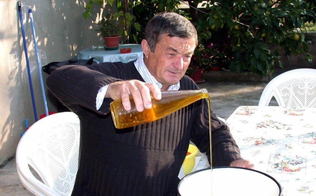 CIJENE LITRE ULJA "SKAČU U NEBO" Dok je u Hercegovini urod odličan, u Dalmaciji maslinari nemaju što brati
