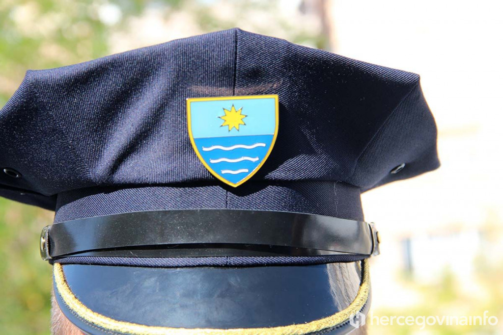 BEZ OZLJEDA Pijan napao patrolu policije