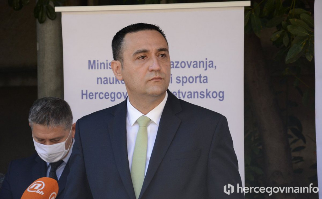 HADŽOVIĆ SAZVAO PRESS Školski sat će trajati 30 minuta, maksimalan broj učenika 15, a maksimalan broj sati pet