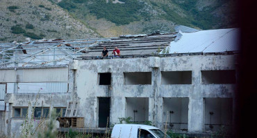 MOSTAR Dio publike se ipak snašao da prati gradski derbi uživo