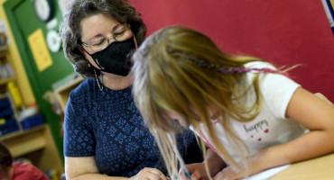 ŽZH Djeca od 10 godina u školu s maskom, sat traje 30 minuta, prije odlaska u školu roditelji ispunjavaju formular