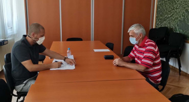 Bosanci žele živjeti zdravije: Potpisani ugovori o sufinanciranju smanjenja aerozagađenja i utopljavanja objekata