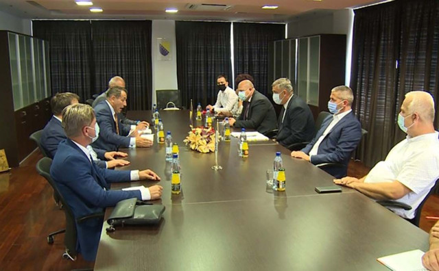 Detalj sa sastanka u Bihaću - Cikotić, Fazlić i Ružnić