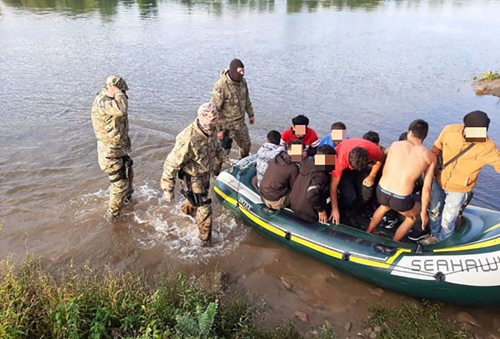 OPTUŽNICA Bosanac i Pakistanac krijumčarili 17 migranata