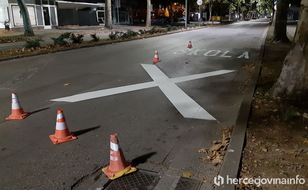 NIŠTA OD ONLINE NASTAVE Grad Mostar ipak mora krečiti asfalt