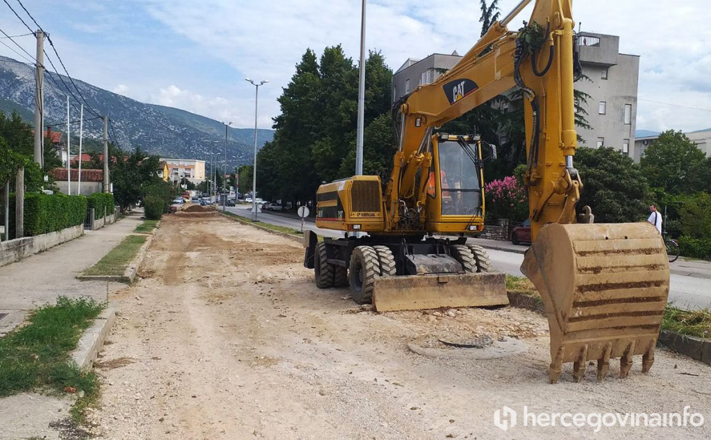 DAN NAKON NAŠEG TEKSTA Zatrpane rupe u Ulici blajburških žrtava