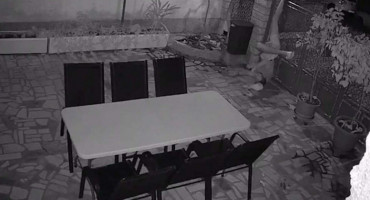 MOSTAR Migrant pokušao opljačkati kuću, pa ostao visjeti na ogradi