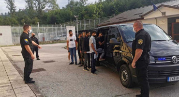 UDALJAVANJE Iz BiH protjerano 36 migranata