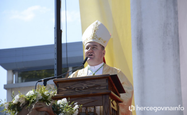 Biskup Petar Palić predvodi misu u Međugorju