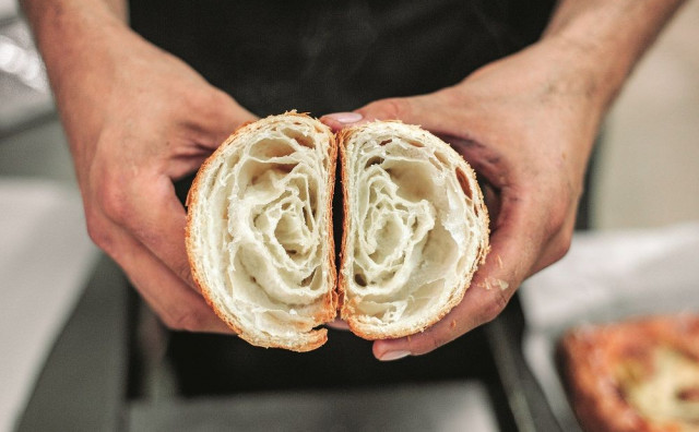 Koliko puta ste došli u pekarnu ili u trgovinu i svoj kruh ste dobili rukom bez zaštite?