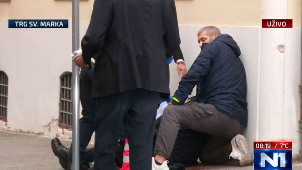 ZAGREB Upucan policajac na Markovu trgu