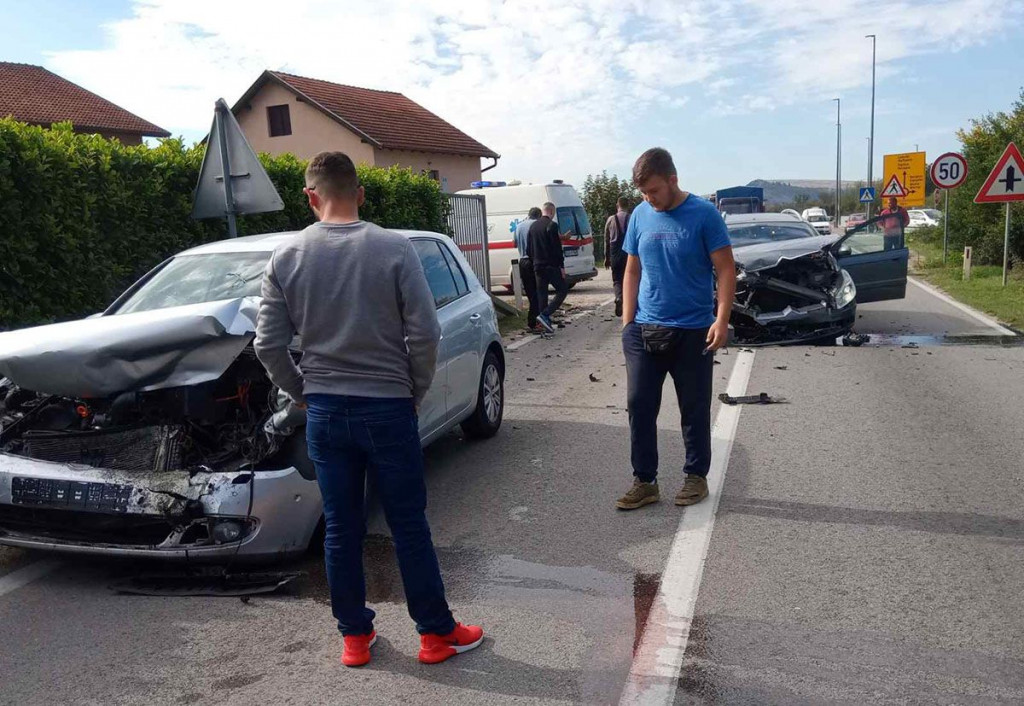 Težak sudar osobnih automobila kod Čapljine