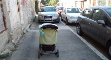  Parkiranje na trotoaru