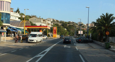 Federalni inspektor fizički napadnut u Neumu, razbili mu laptop i oštetili vozilo