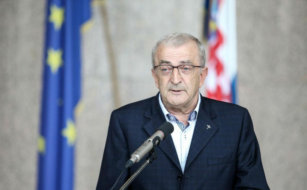 TOPIĆ O PEHARU Vrhunski intelektualac, uvijek pun ideja...
