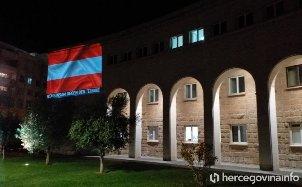 MOSTAR UZ BEČ Kosača u bojama zastave Austrije