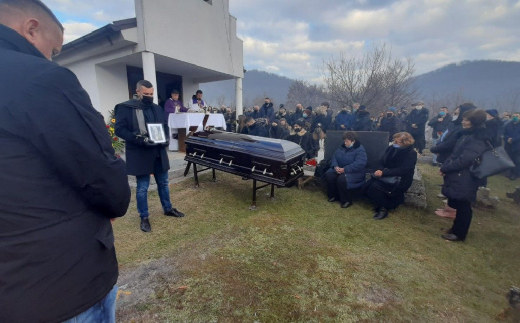 SAHRANJEN PERO GUDELJ Više od tisuću ljudi došlo na posljednji ispraćaj