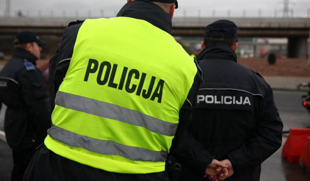 Migrant teško ozlijedio jednog, a lakše drugog policajca