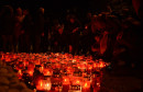 Mostarci uz molitvu i svijeće odali počast gradu Heroju, na Humu upaljeno 29 bengalki