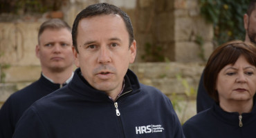 INSPEKTORI ĆE KAD BAGER ZAVRŠI - HRS: Hvala ti dobročinitelju Gagro!