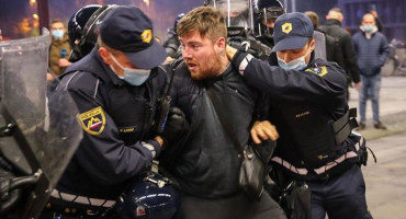 LJUBLJANA Više ozlijeđenih u prosvjedima, među prosvjednicima pripadnici navijačkih skupina te elementi 'podzemlja'