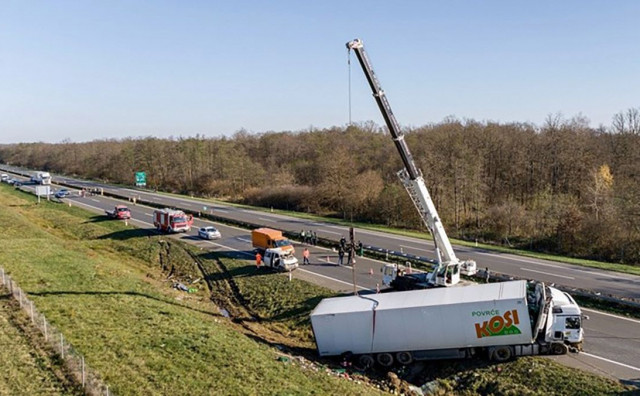 Nesreća u Hrvatskoj šleper i kombi