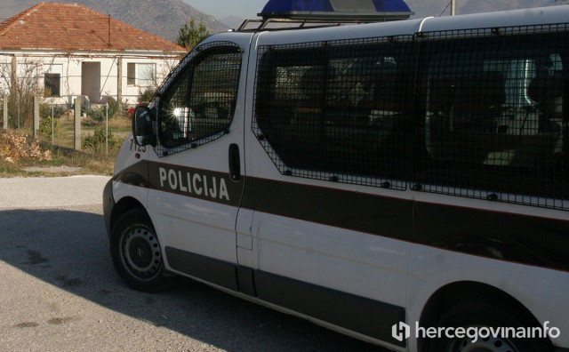 Četiri Mostarca kod Konjica uhvaćena s drogom i streljivom