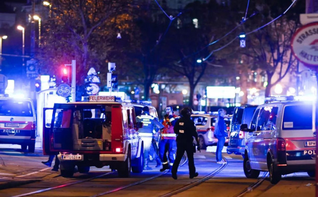 Teroristički napad u Beču imao je islamistički motiv, pretražena kuća jednog od napadača
