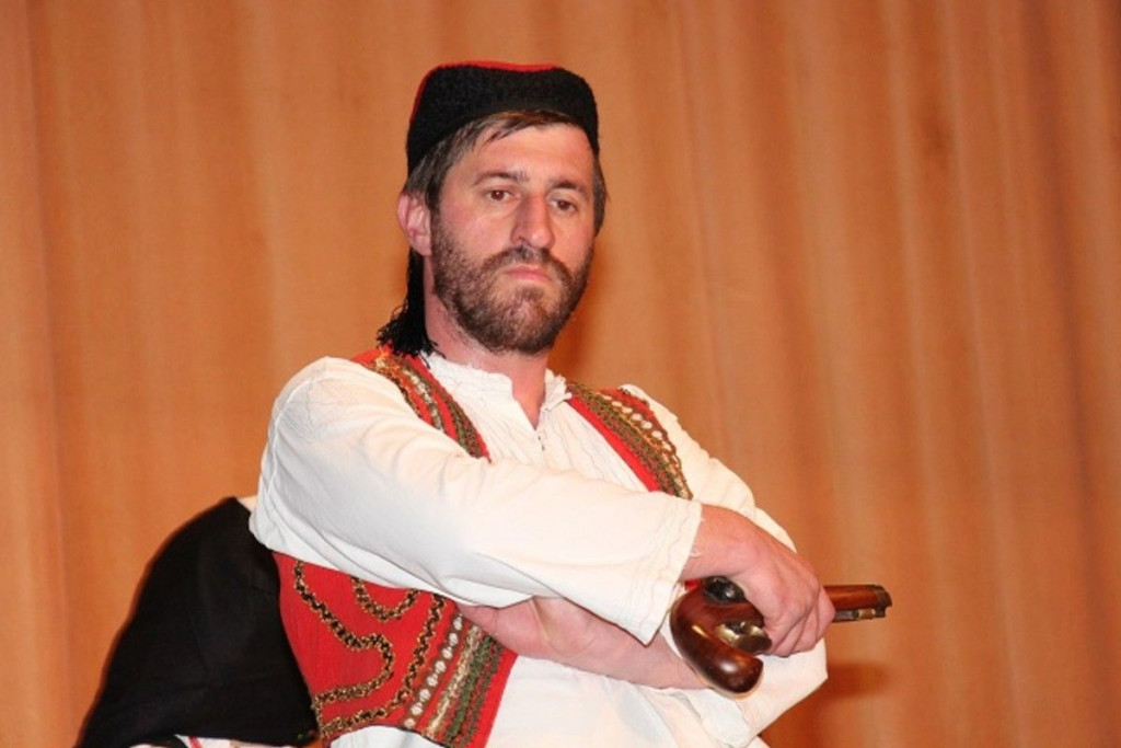 ANTE LUBURIĆ Naši stari nisu imali lampice na daljinski, ali uz tako malo imali su puno