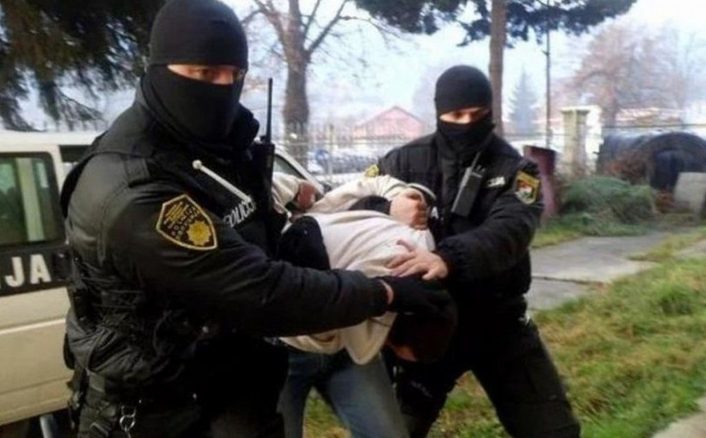 PLJAČKALI PO LJUBUŠKOM, GRUDAMA, ŠIROKOM, ČITLUKU Pronađen novac, skupocjeni satovi, nakit...