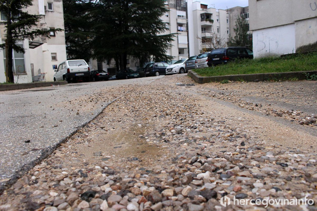 GRAD KAŽE DA TO NIJE NJIHOV POSAO Cijeli Brijeg raskopan ima mjesec dana, nema koristi ni što idu izbori