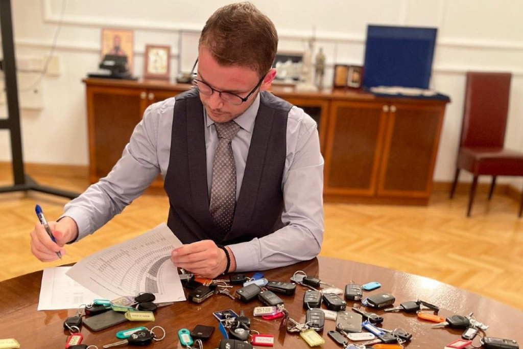PRVI POTEZ STANIVUKOVIĆA Svi morali vratiti ključeve službenih vozila