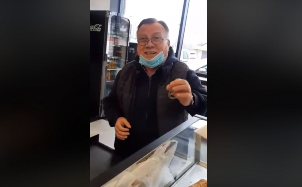 Halid Bešlić došao po pecivo u pekarnu pa zapjevao