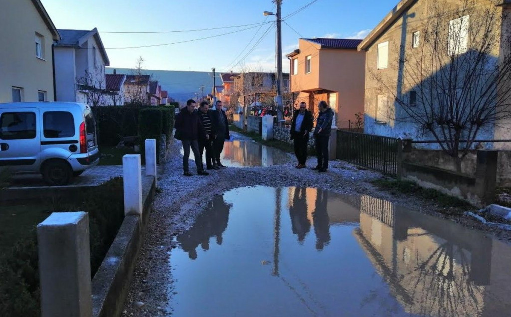 MOSTAR MOJ DOM U Ortiješu i Žitomislićima 70 hrvatskih kuća prazno, a HDZ mještane za asfalt ucjenjuje glasovima