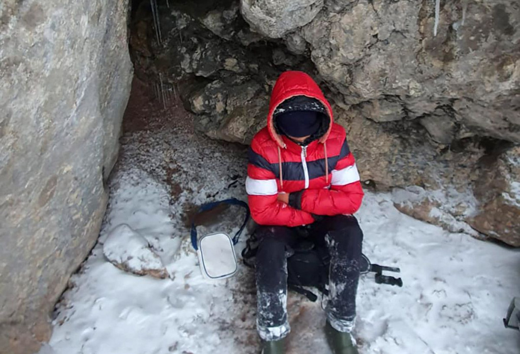 OPREZ GSS slučajno naišao i spasio 'planinara' sa snijegom zatrpanog brda